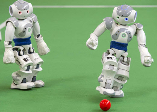 足球玩机器人